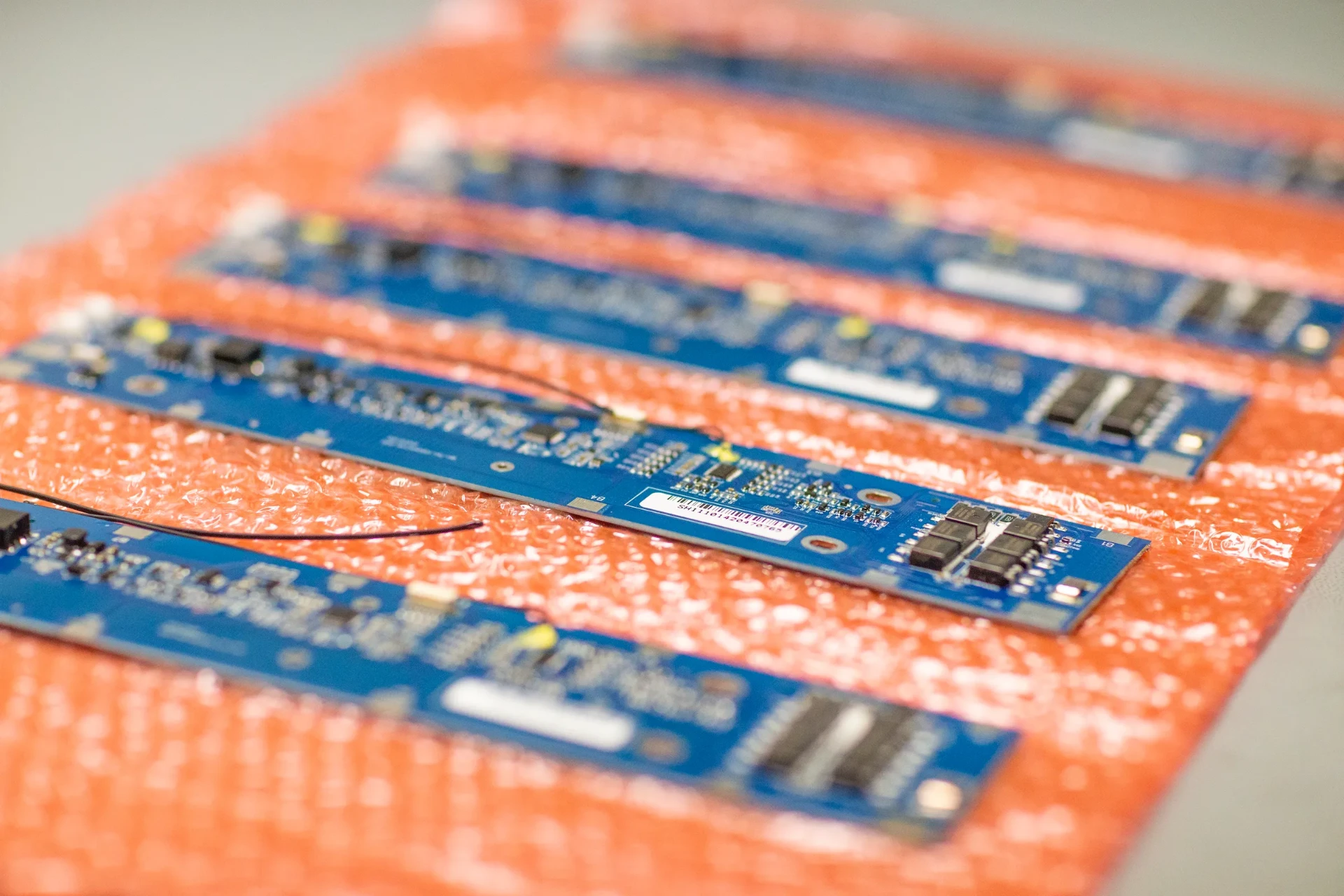 Dettaglio della scheda Battery Management System (BMS)